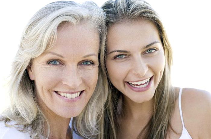 MODEL_RELEASED_Mother_and_adult_daughter_smiling_F0010968
