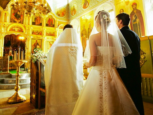 Čaj-od-šljiva-O-Svadbama-engleska-i-srpska-svadba-i-venčanje-u-crkvi
